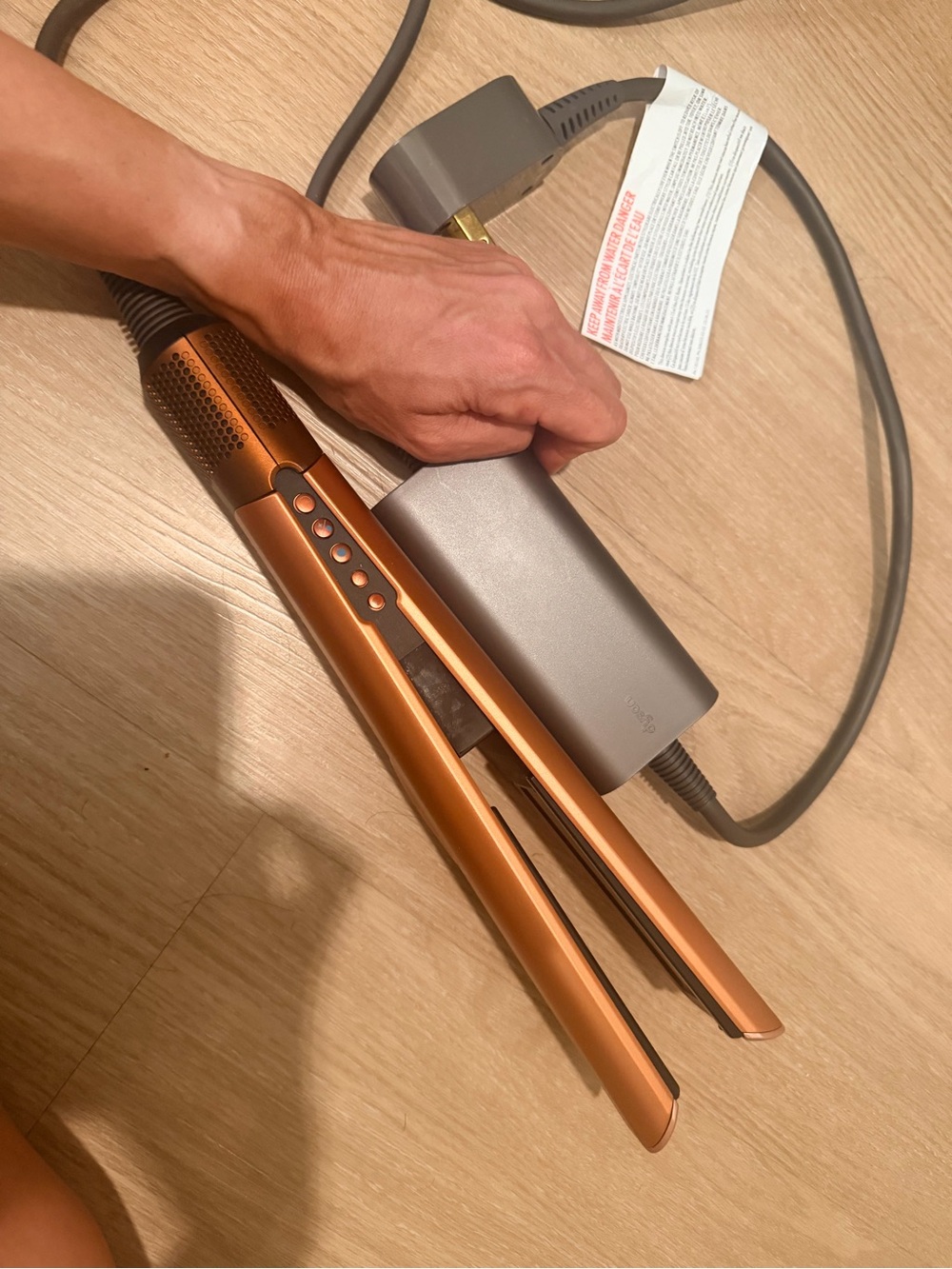 Dyson airstrait straightener - Picture 3 of 5